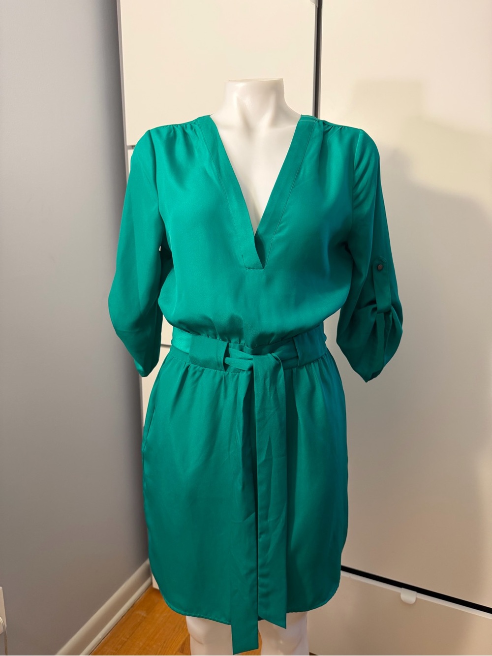 5/48 Emerald Green V-Neck Belted Midi Dress